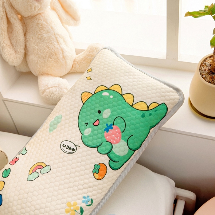 91家纺网 家纺一手货源 找家纺 富馨莱 2025新款儿童冰丝豆豆枕套 恐龙漫画