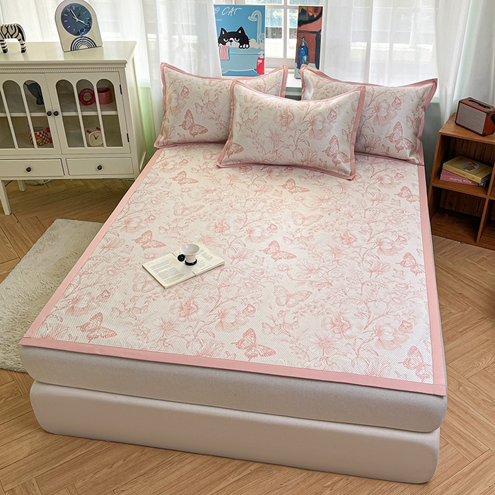 91家纺网 家纺一手货源 找家纺 布卢姆床垫2025新款A类数码印花冰藤席夏凉席--床席款 森林蝴蝶