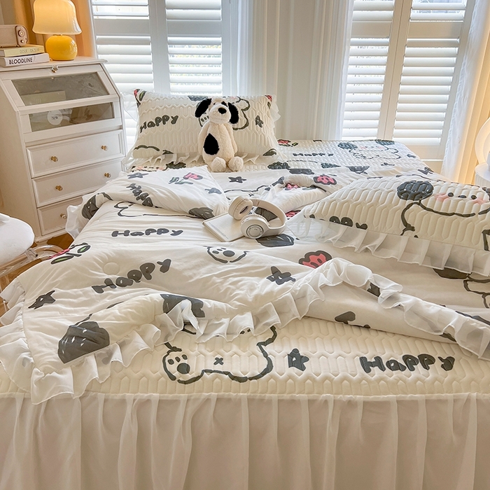 91家纺网 家纺一手货源 找家纺 慕澄2025新款小清新印花凉感丝花床裙款乳胶凉席 快乐小狗