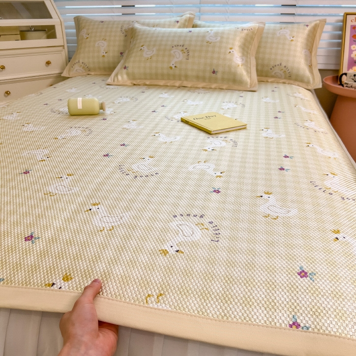 91家纺网 家纺一手货源 找家纺 布卢姆床垫2025新款A类数码印花冰藤席夏凉席--床席款 皇冠鸭