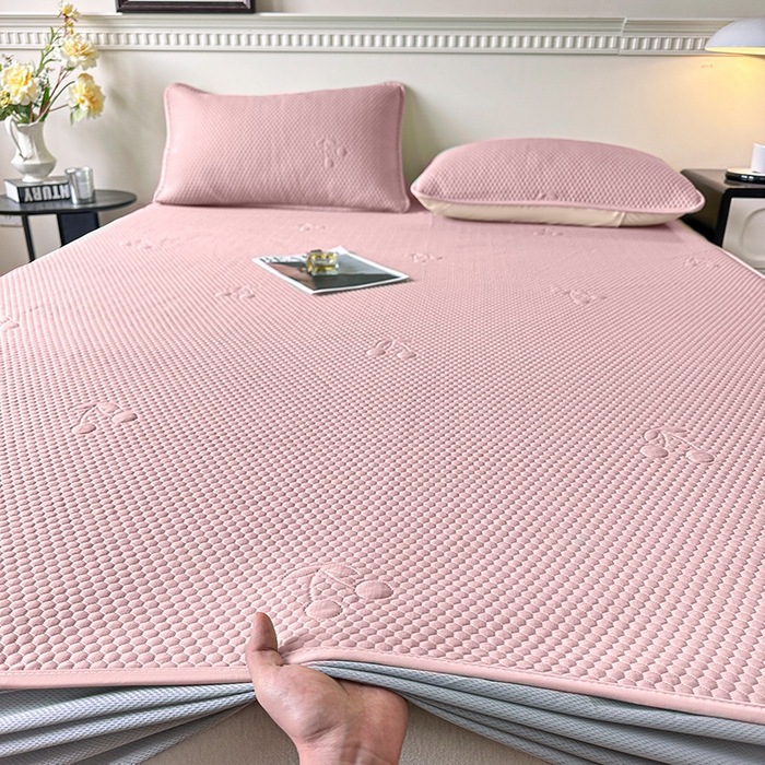 91家纺网 家纺一手货源 找家纺 布卢姆床垫2025新款A类PE乙纶冰豆豆床笠款凉席 樱桃粉