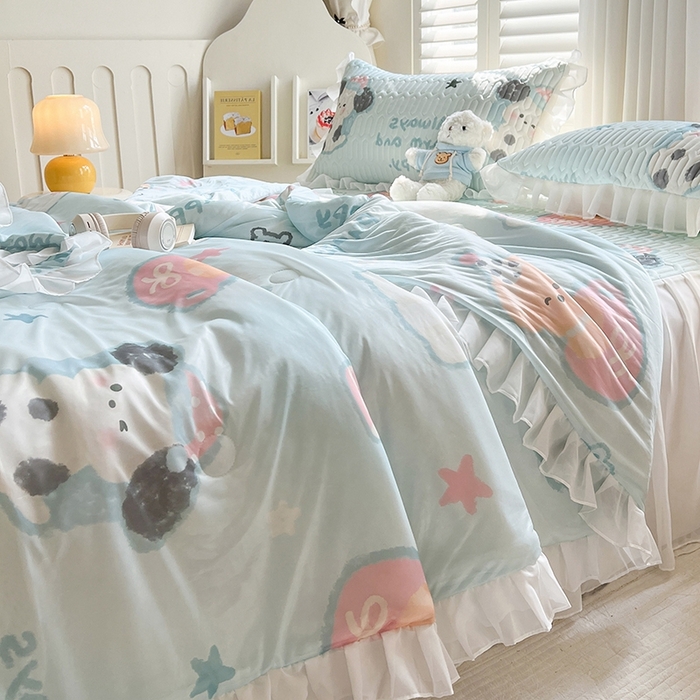 91家纺网 家纺一手货源 找家纺 慕澄2025新款小版印花床裙款乳胶凉席凉感丝夏被四件套 嘟嘟旺仔