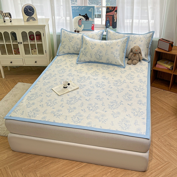 91家纺网 家纺一手货源 找家纺 布卢姆床垫2025新款A类数码印花冰藤席夏凉席--床席款 雏菊花影