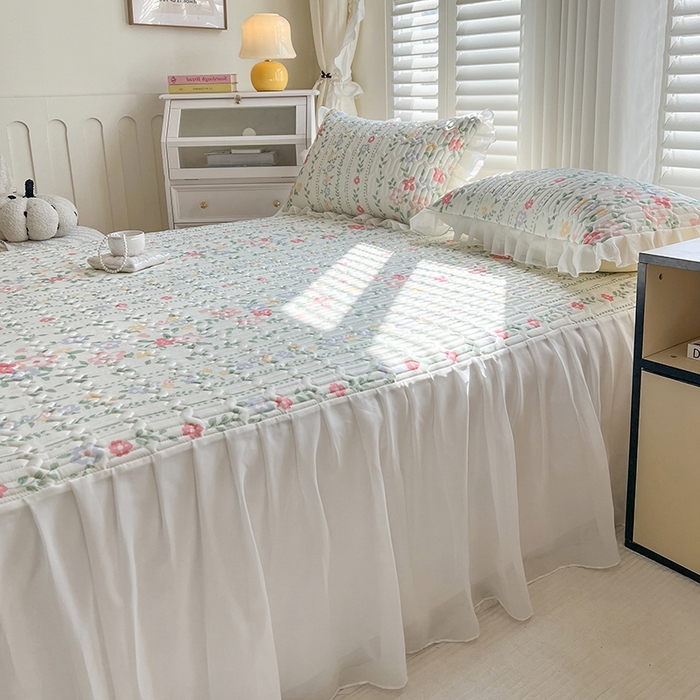 91家纺网 家纺一手货源 找家纺 慕澄2025新款小清新印花凉感丝花床裙款乳胶凉席 春季花花