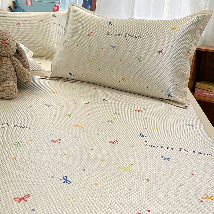 91家纺网 家纺一手货源 找家纺 布卢姆床垫2025新款A类数码印花冰藤席夏凉席--床席款 波点蝴蝶结