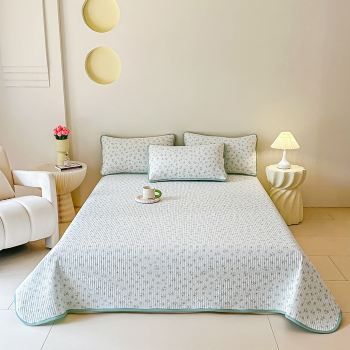 91家纺网 家纺一手货源 找家纺 橘夏家纺2025爆款棉感珍珠绸印花床盖三件套 花非花-仙踪绿