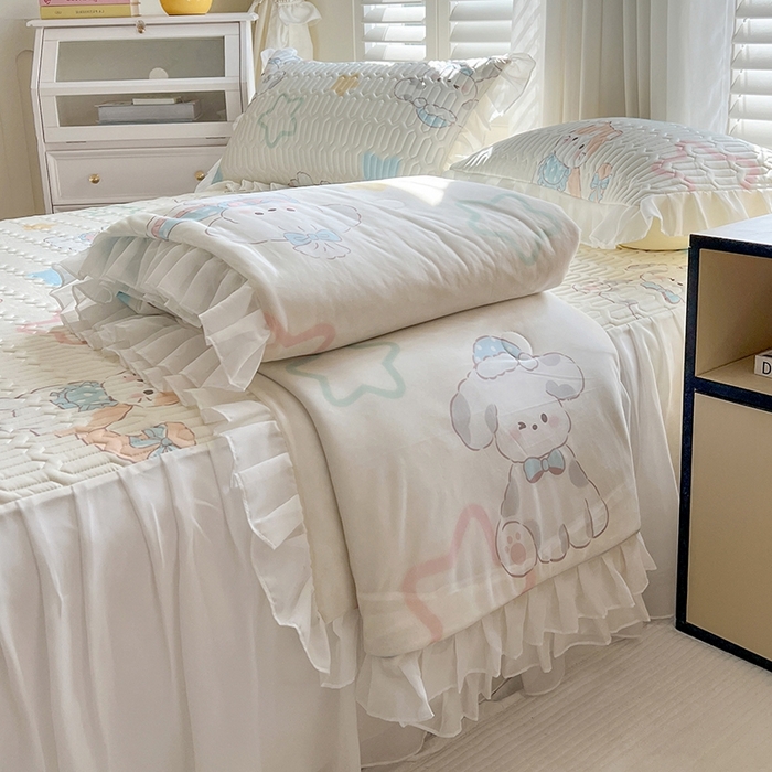 91家纺网 家纺一手货源 找家纺 慕澄2025新款小清新印花凉感丝花床裙款乳胶凉席 夏日幸福