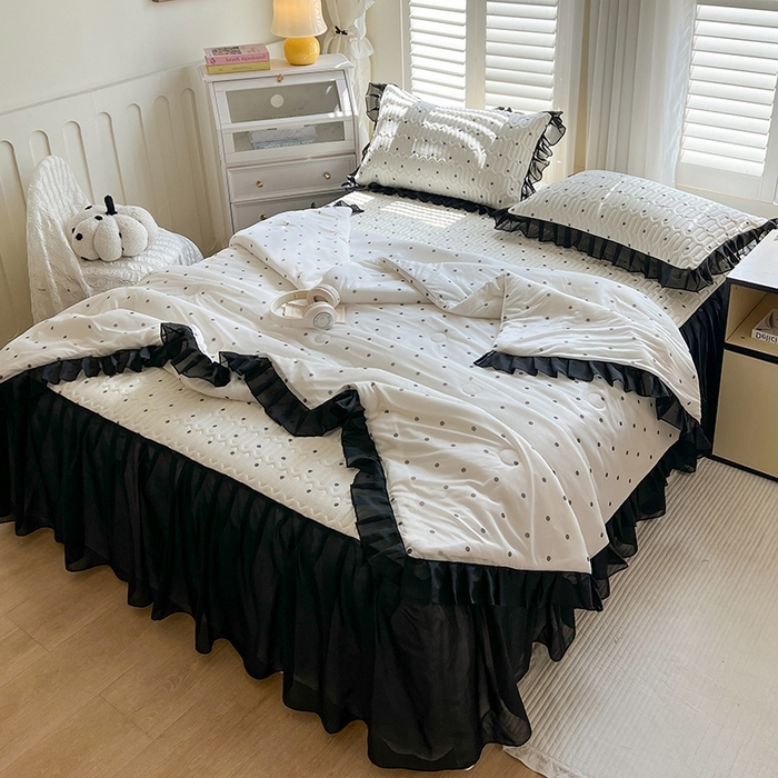 91家纺网 家纺一手货源 找家纺 慕澄2025新款小清新印花凉感丝花床裙款乳胶凉席 黑波点