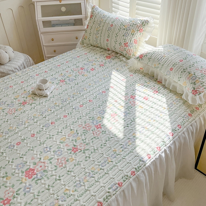 91家纺网 家纺一手货源 找家纺 慕澄2025新款小清新印花凉感丝花床裙款乳胶凉席 春季花花