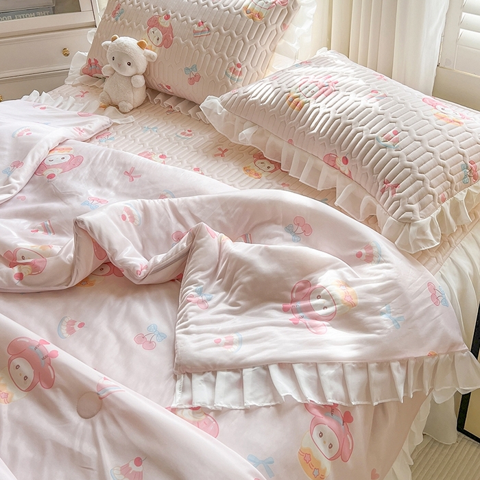 91家纺网 家纺一手货源 找家纺 慕澄2025新款小版印花床裙款乳胶凉席凉感丝夏被四件套 美乐蒂