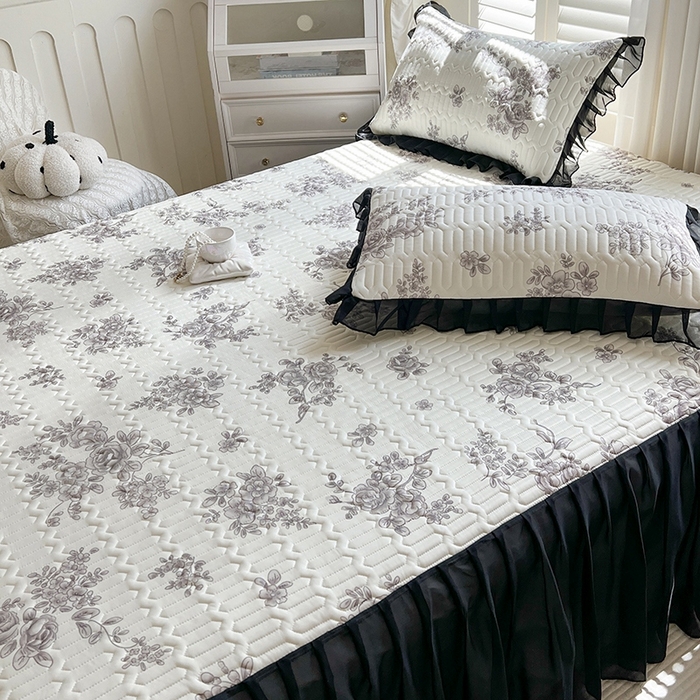 91家纺网 家纺一手货源 找家纺 慕澄2025新款小清新印花凉感丝花床裙款乳胶凉席 素描花