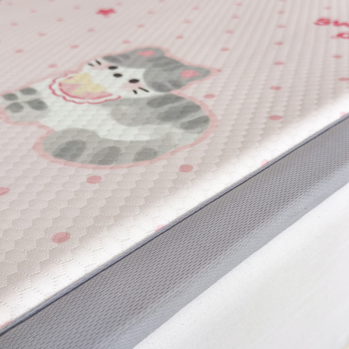 91家纺网 家纺一手货源 找家纺 席世家 2025新款印花豆豆多功能垫 粉色乐园