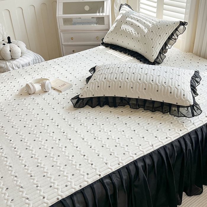 91家纺网 家纺一手货源 找家纺 慕澄2025新款小清新印花凉感丝花床裙款乳胶凉席 黑波点