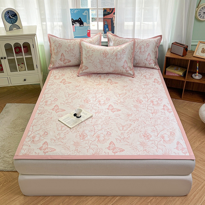 91家纺网 家纺一手货源 找家纺 布卢姆床垫2025新款A类数码印花冰藤席夏凉席--床席款 森林蝴蝶