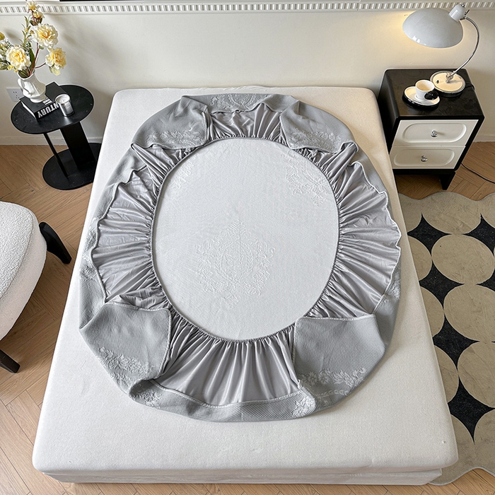 91家纺网 家纺一手货源 找家纺 布卢姆床垫2025新款A类PE乙纶冰豆豆床笠款凉席 蝴蝶花镜 灰