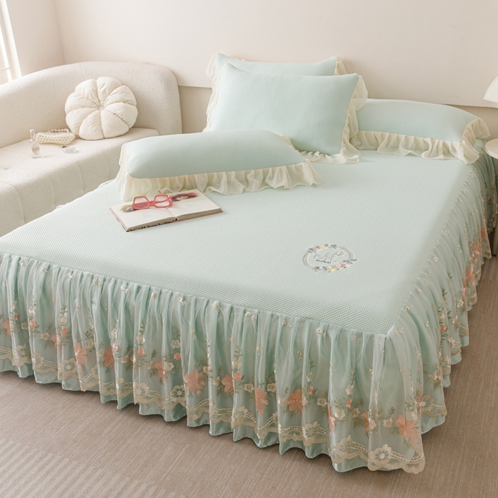 91家纺网 家纺一手货源 找家纺 好儿喜家纺2025新款海洋丝凉感豆豆床裙凉席-花蜜 浅绿 