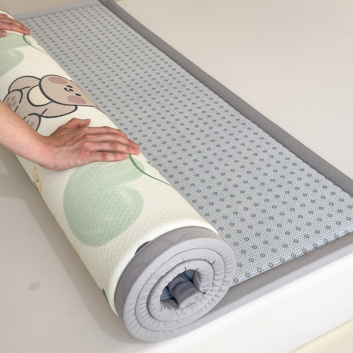 91家纺网 家纺一手货源 找家纺 席世家 2025新款印花豆豆多功能垫 小熊兔子