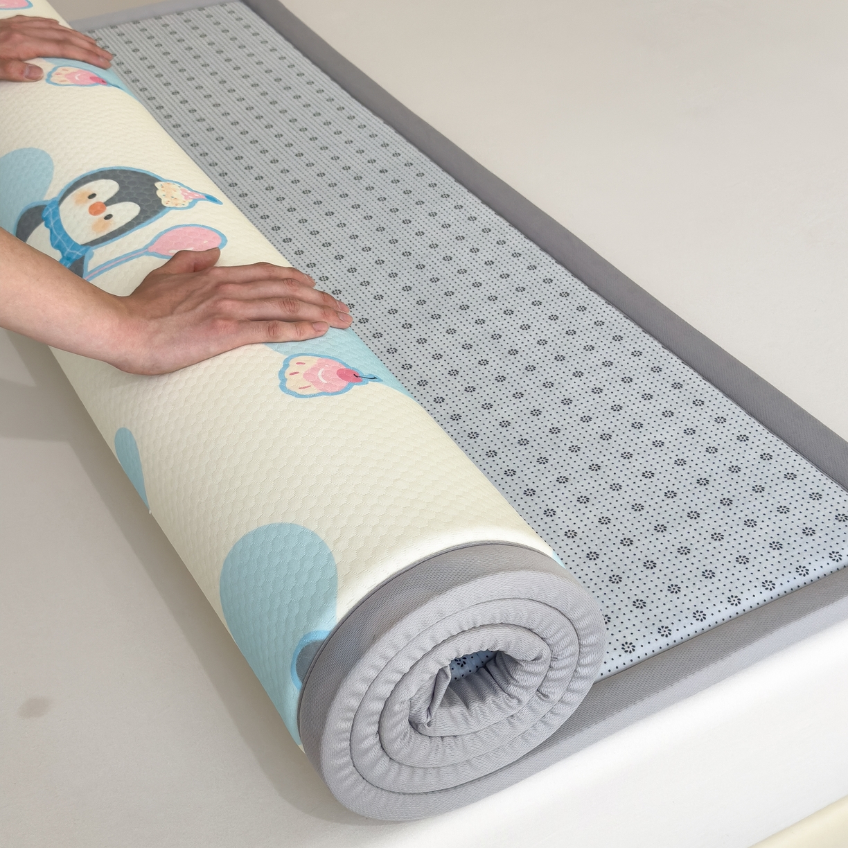 91家纺网 家纺一手货源 找家纺 席世家 2025新款印花豆豆多功能垫 小企鹅