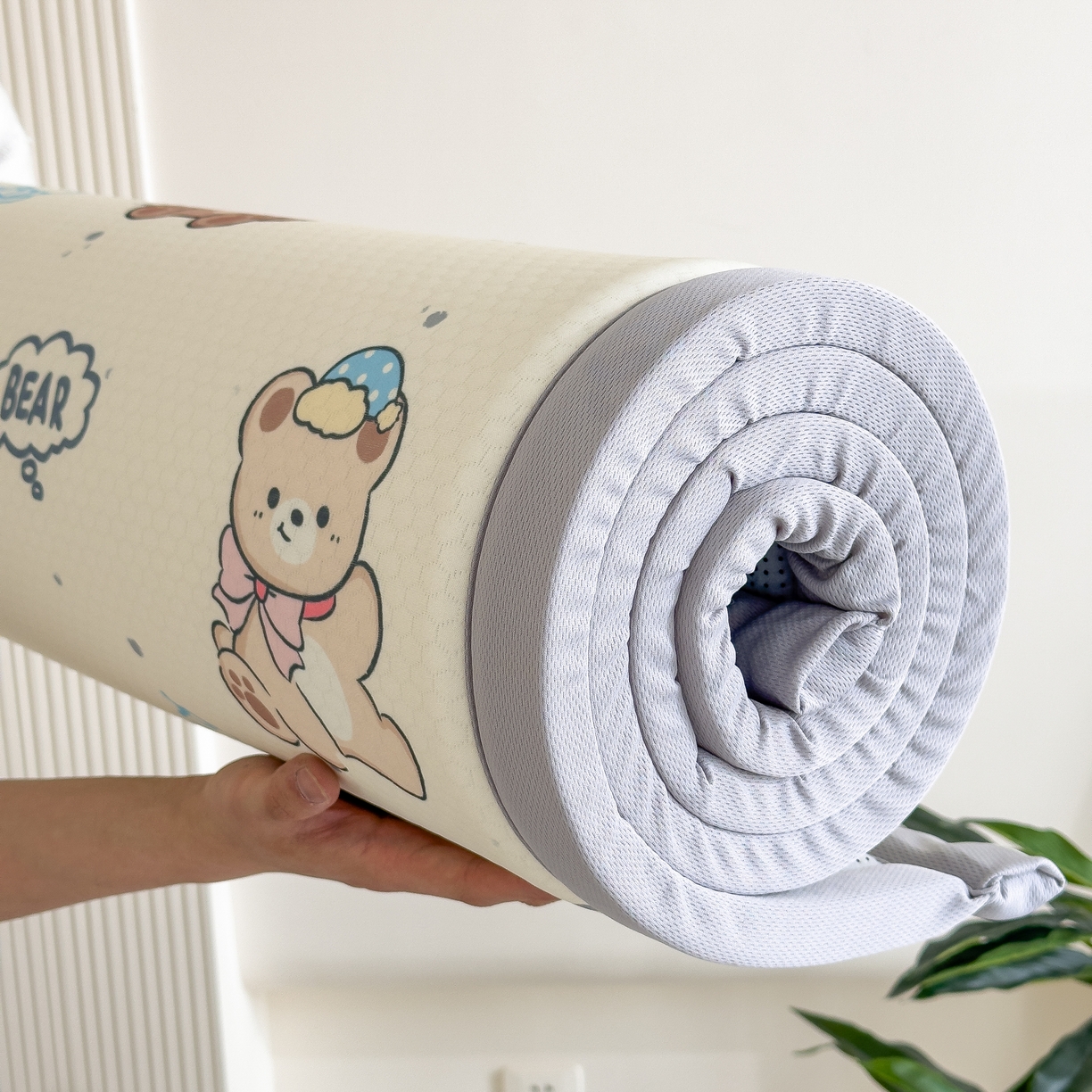 91家纺网 家纺一手货源 找家纺 席世家 2025新款印花豆豆多功能垫 汽车小熊