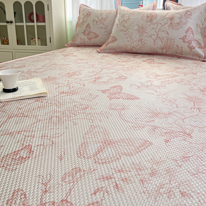 91家纺网 家纺一手货源 找家纺 布卢姆床垫2025新款A类数码印花冰藤席夏凉席--床席款 森林蝴蝶