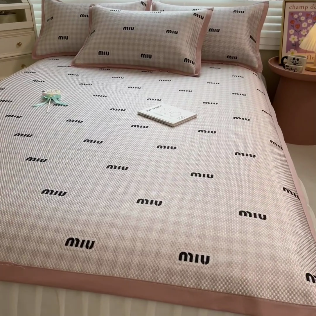 91家纺网 家纺一手货源 找家纺 布卢姆床垫2025新款A类数码印花冰藤席夏凉席--床席款 粉miu