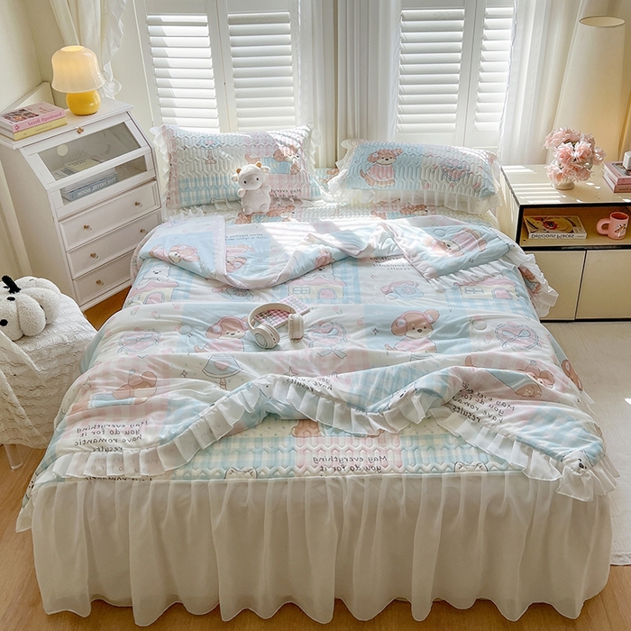 91家纺网 家纺一手货源 找家纺 慕澄2025新款小版印花床裙款乳胶凉席凉感丝夏被四件套 音乐会