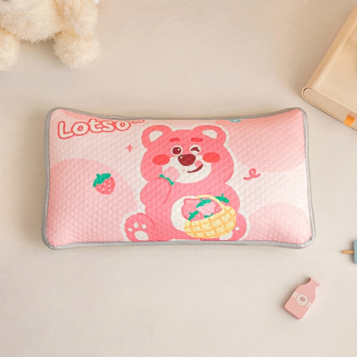 91家纺网 家纺一手货源 找家纺 富馨莱 2025新款儿童冰丝豆豆枕套 草莓小熊