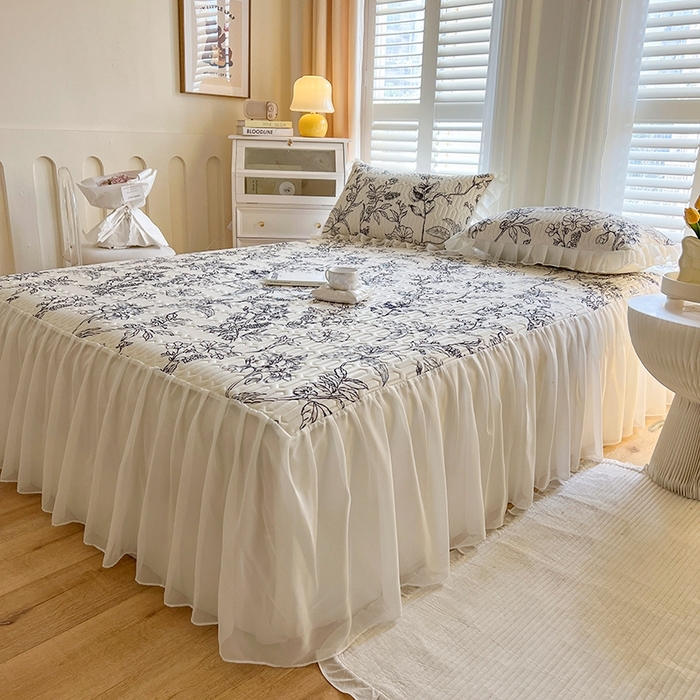 91家纺网 家纺一手货源 找家纺 慕澄2025新款小清新印花凉感丝花床裙款乳胶凉席 赫本