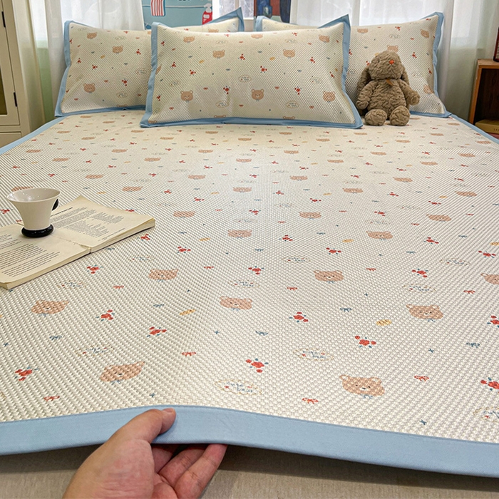 91家纺网 家纺一手货源 找家纺 布卢姆床垫2025新款A类数码印花冰藤席夏凉席--床席款 呆呆熊