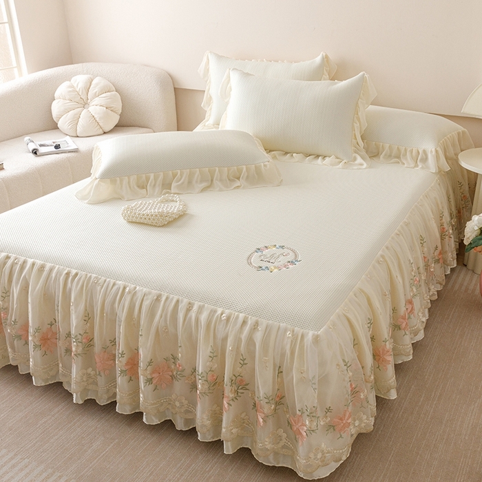 91家纺网 家纺一手货源 找家纺 好儿喜家纺2025新款海洋丝凉感豆豆床裙凉席-花蜜 奶白