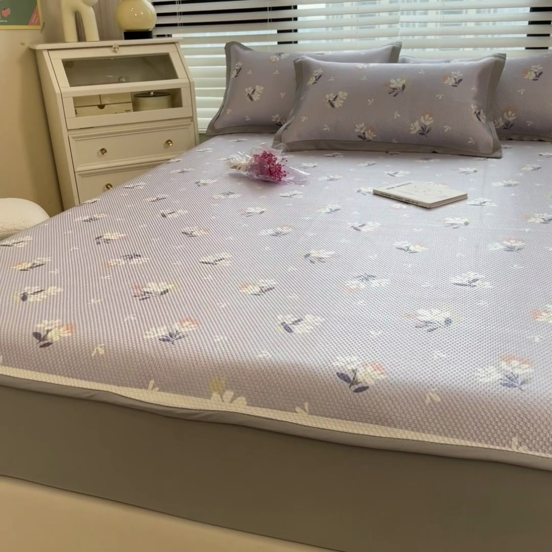 91家纺网 家纺一手货源 找家纺 布卢姆床垫2025新款A类数码印花冰藤席夏凉席--床笠款 紫蔷薇