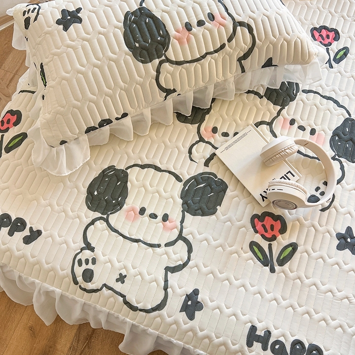 91家纺网 家纺一手货源 找家纺 慕澄2025新款小清新印花凉感丝花床裙款乳胶凉席 快乐小狗