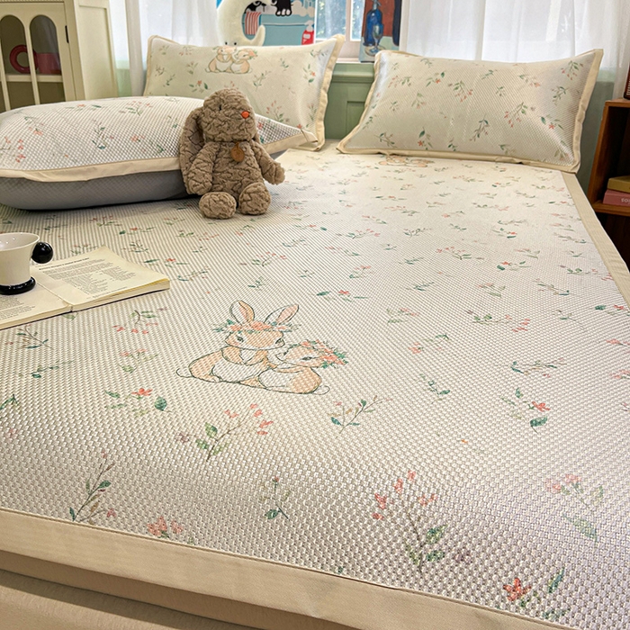 91家纺网 家纺一手货源 找家纺 布卢姆床垫2025新款A类数码印花冰藤席夏凉席--床席款 花园小兔