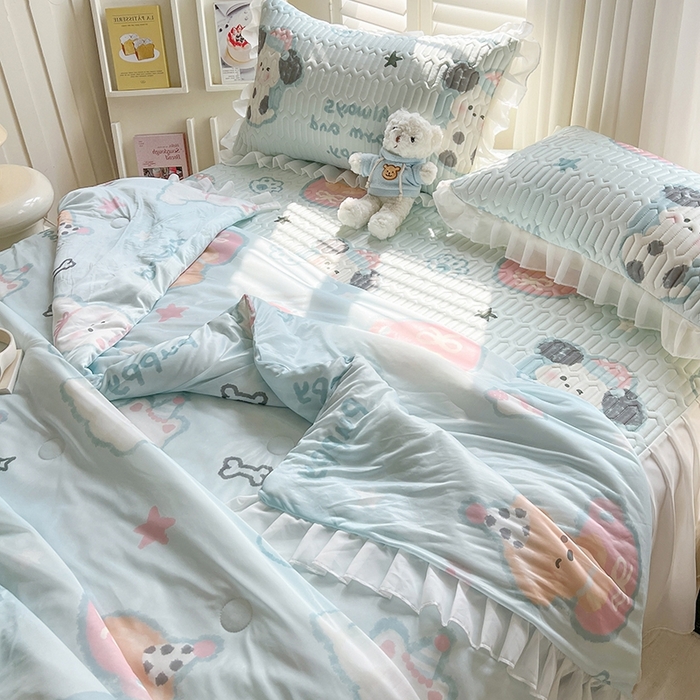 91家纺网 家纺一手货源 找家纺 慕澄2025新款小版印花床裙款乳胶凉席凉感丝夏被四件套 嘟嘟旺仔