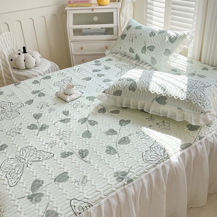 91家纺网 家纺一手货源 找家纺 慕澄2025新款小清新印花凉感丝花床裙款乳胶凉席 绿色蝶