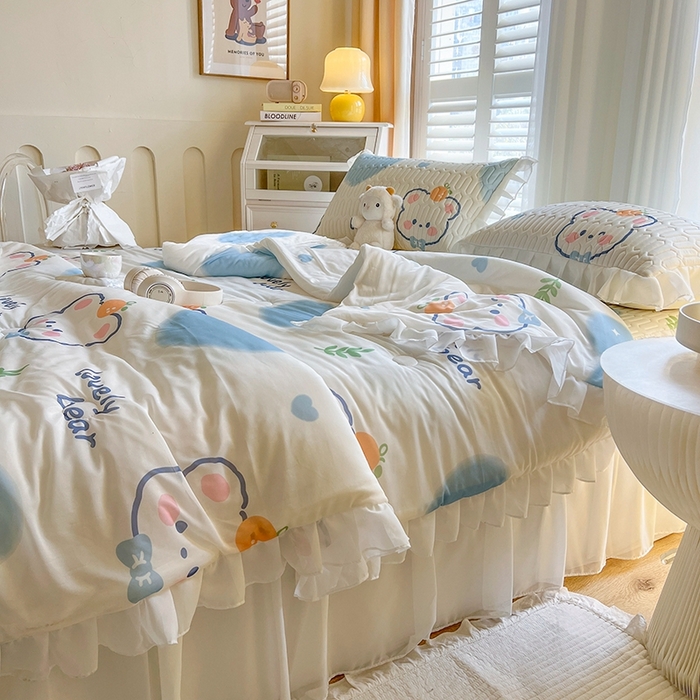 91家纺网 家纺一手货源 找家纺 （总）慕澄2025新款小清新印花凉感丝花床裙款乳胶凉席