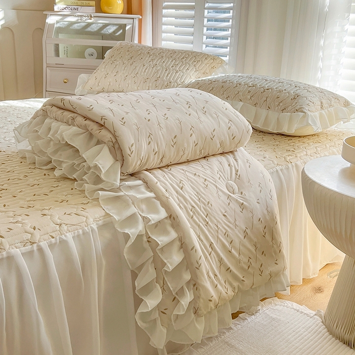 91家纺网 家纺一手货源 找家纺 慕澄2025新款小版印花床裙款乳胶凉席凉感丝夏被四件套 叶子青青