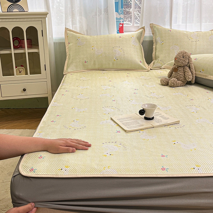 91家纺网 家纺一手货源 找家纺 布卢姆床垫2025新款A类数码印花冰藤席夏凉席--床笠款 皇冠鸭床笠