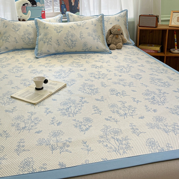91家纺网 家纺一手货源 找家纺 布卢姆床垫2025新款A类数码印花冰藤席夏凉席--床席款 雏菊花影