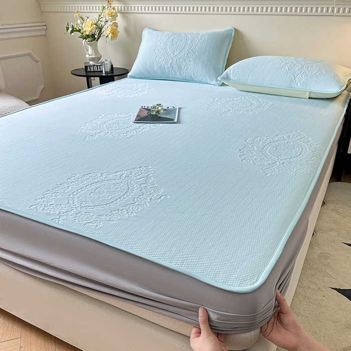 91家纺网 家纺一手货源 找家纺 布卢姆床垫2025新款A类PE乙纶冰豆豆床笠款凉席 蝴蝶花镜 蓝