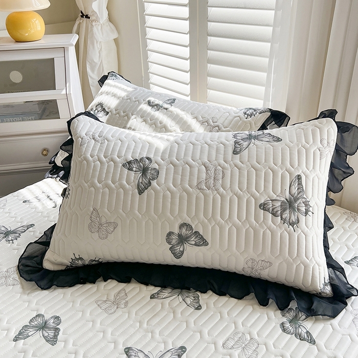 91家纺网 家纺一手货源 找家纺 慕澄2025新款小清新印花凉感丝花床裙款乳胶凉席 黑蝴蝶