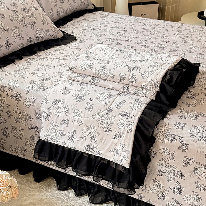 91家纺网 家纺一手货源 找家纺 大麦家纺 2025新款碳光冰丝软凉席夏被四件套-床盖款