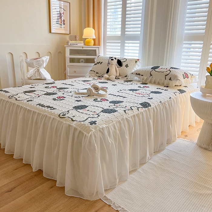 91家纺网 家纺一手货源 找家纺 慕澄2025新款小清新印花凉感丝花床裙款乳胶凉席 快乐小狗