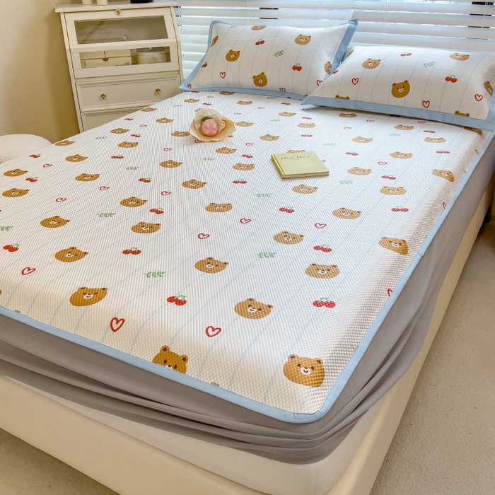 91家纺网 家纺一手货源 找家纺 布卢姆床垫2025新款A类数码印花冰藤席夏凉席--床笠款 樱桃熊