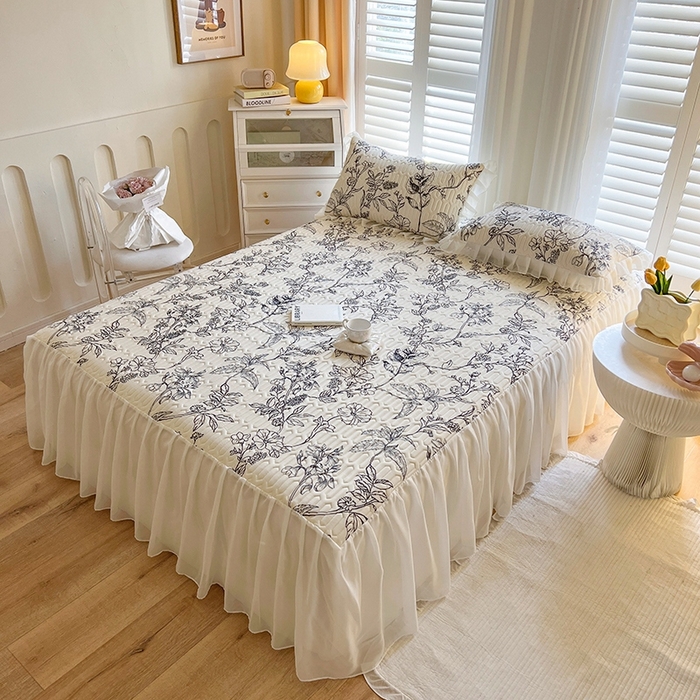 91家纺网 家纺一手货源 找家纺 慕澄2025新款小清新印花凉感丝花床裙款乳胶凉席 赫本