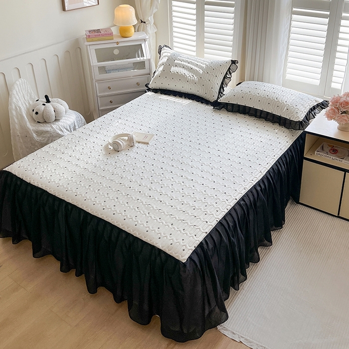 91家纺网 家纺一手货源 找家纺 慕澄2025新款小清新印花凉感丝花床裙款乳胶凉席 黑波点