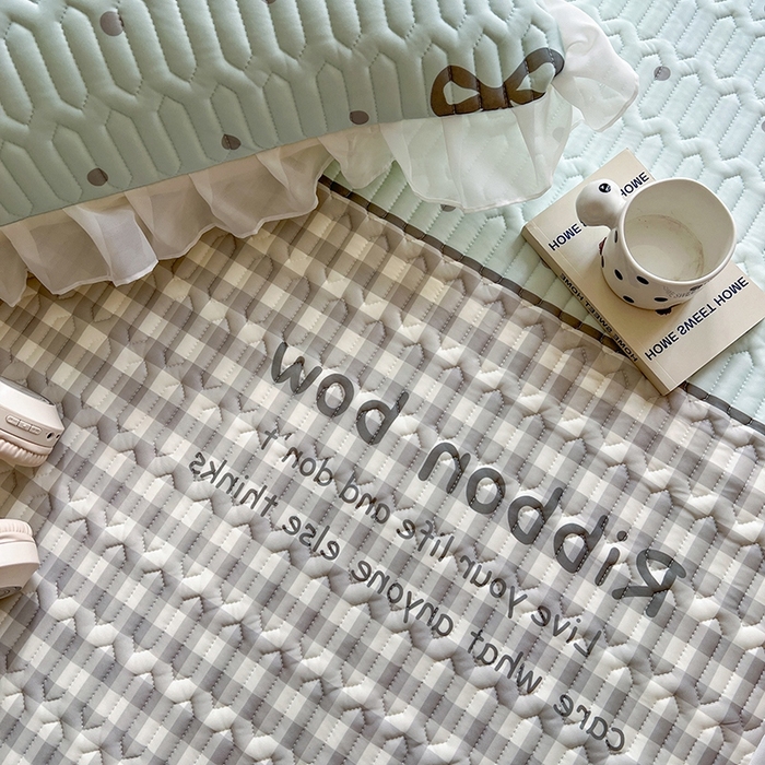 91家纺网 家纺一手货源 找家纺 慕澄2025新款小清新印花凉感丝花床裙款乳胶凉席 蓝色浪漫