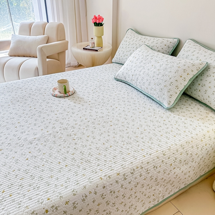 91家纺网 家纺一手货源 找家纺 橘夏家纺2025爆款棉感珍珠绸印花床盖三件套 花非花-仙踪绿