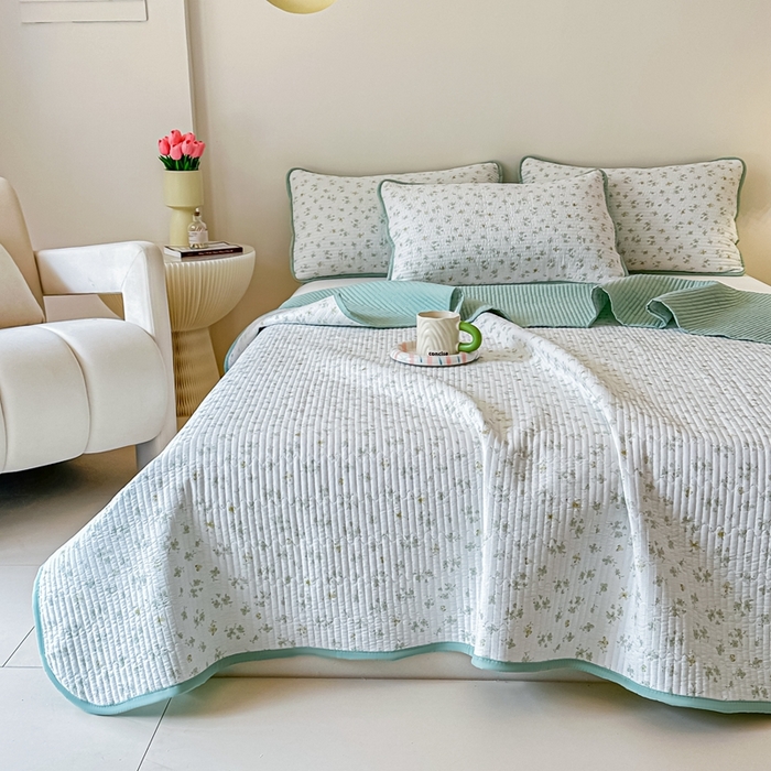 91家纺网 家纺一手货源 找家纺 橘夏家纺2025爆款棉感珍珠绸印花床盖三件套 花非花-仙踪绿