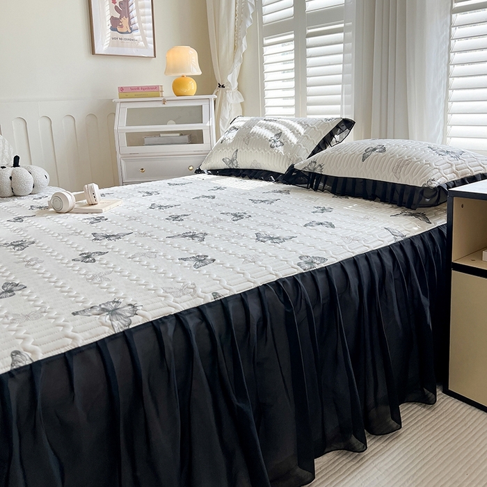 91家纺网 家纺一手货源 找家纺 慕澄2025新款小清新印花凉感丝花床裙款乳胶凉席 黑蝴蝶